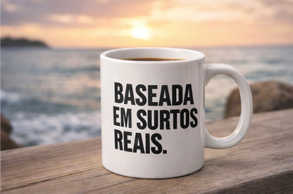 Caneca “Baseada em Surtos Reais” — 325ml